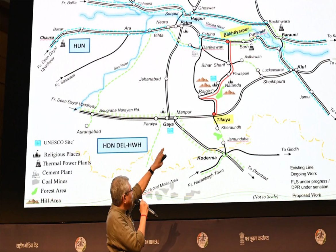 Ashwini Vaishnaw opts 'Swadeshi' platform Zoho instead of PowerPoint at Cabinet press briefing