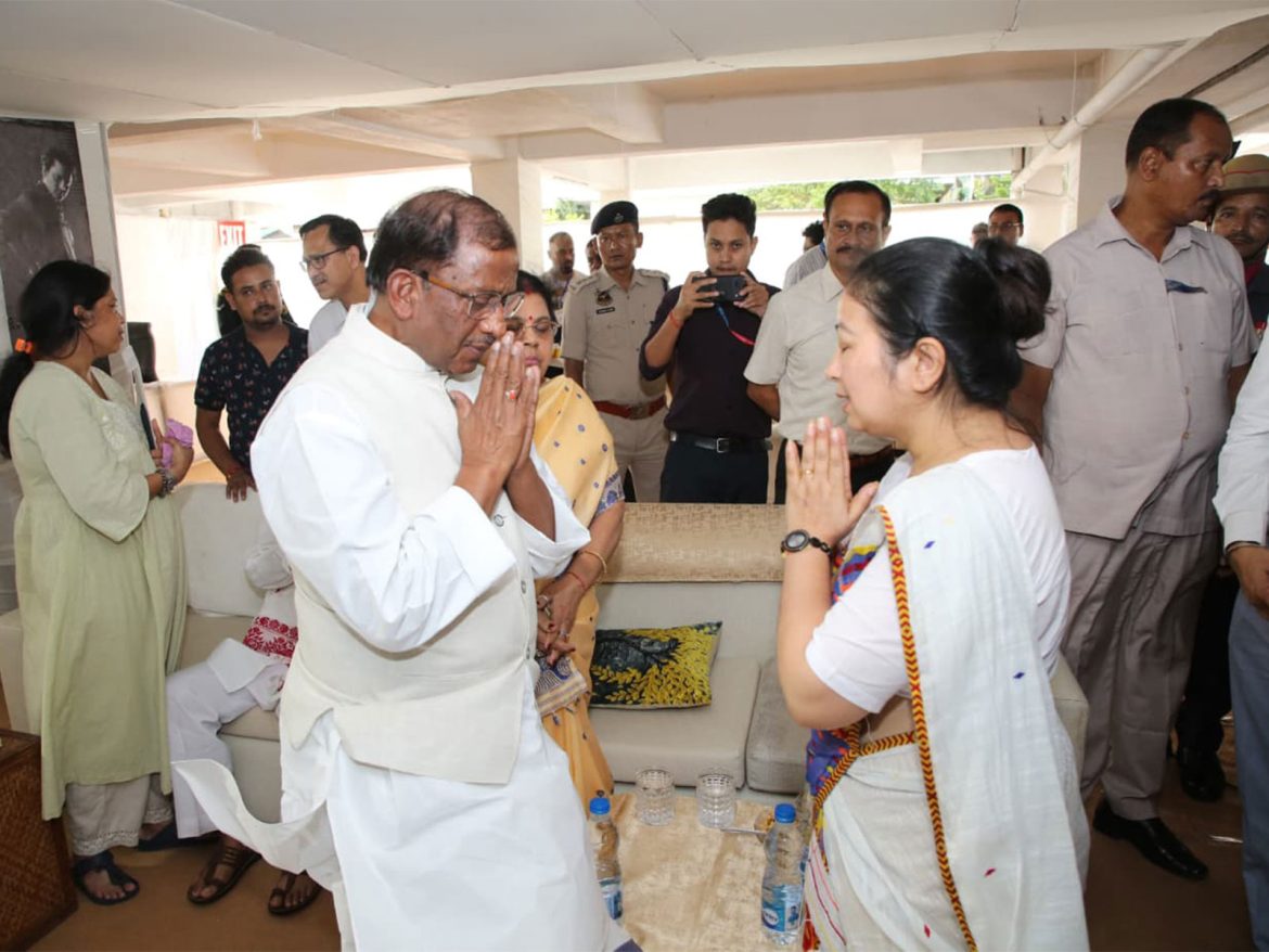 Assam Governor visits Zubeen Garg's residence; pays condolences to family