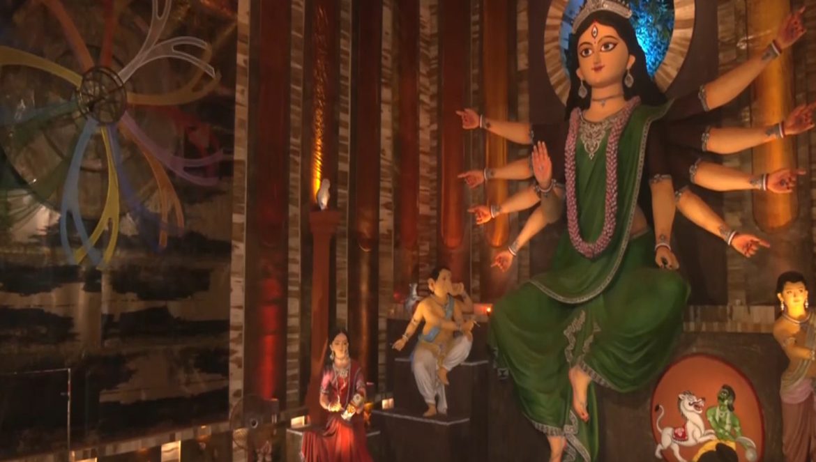 Hazra Park Durgotsab unveils Kolkata's tallest 30-ft Durga idol with theme 'Drishtikon'