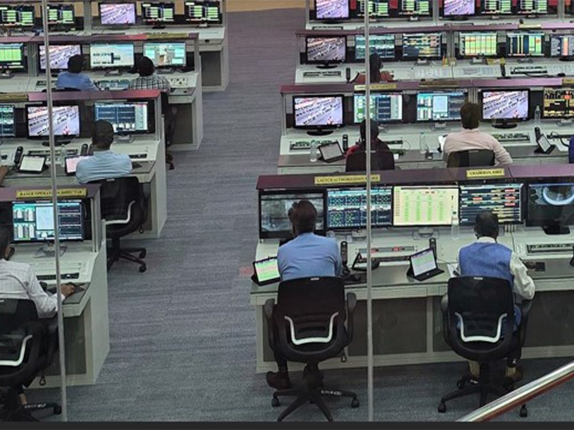 Companies likely to share the H1B visa incremental cost with clients at a 30-70% pass-through: Crisil