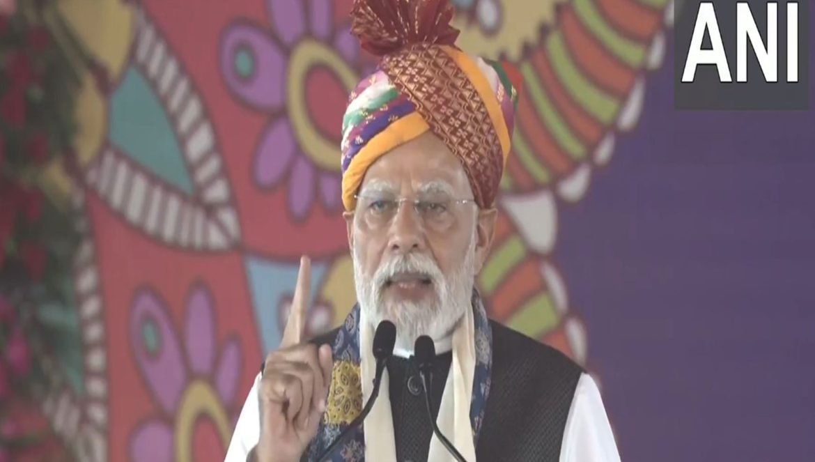 "Desh aaj bijalee kee raftaar se aage badh raha hai": PM Modi in Rajasthan