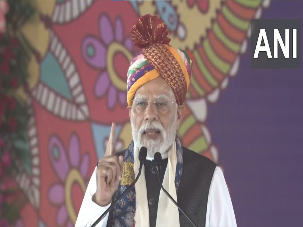 "Desh aaj bijalee kee raftaar se aage badh raha hai": PM Modi in Rajasthan