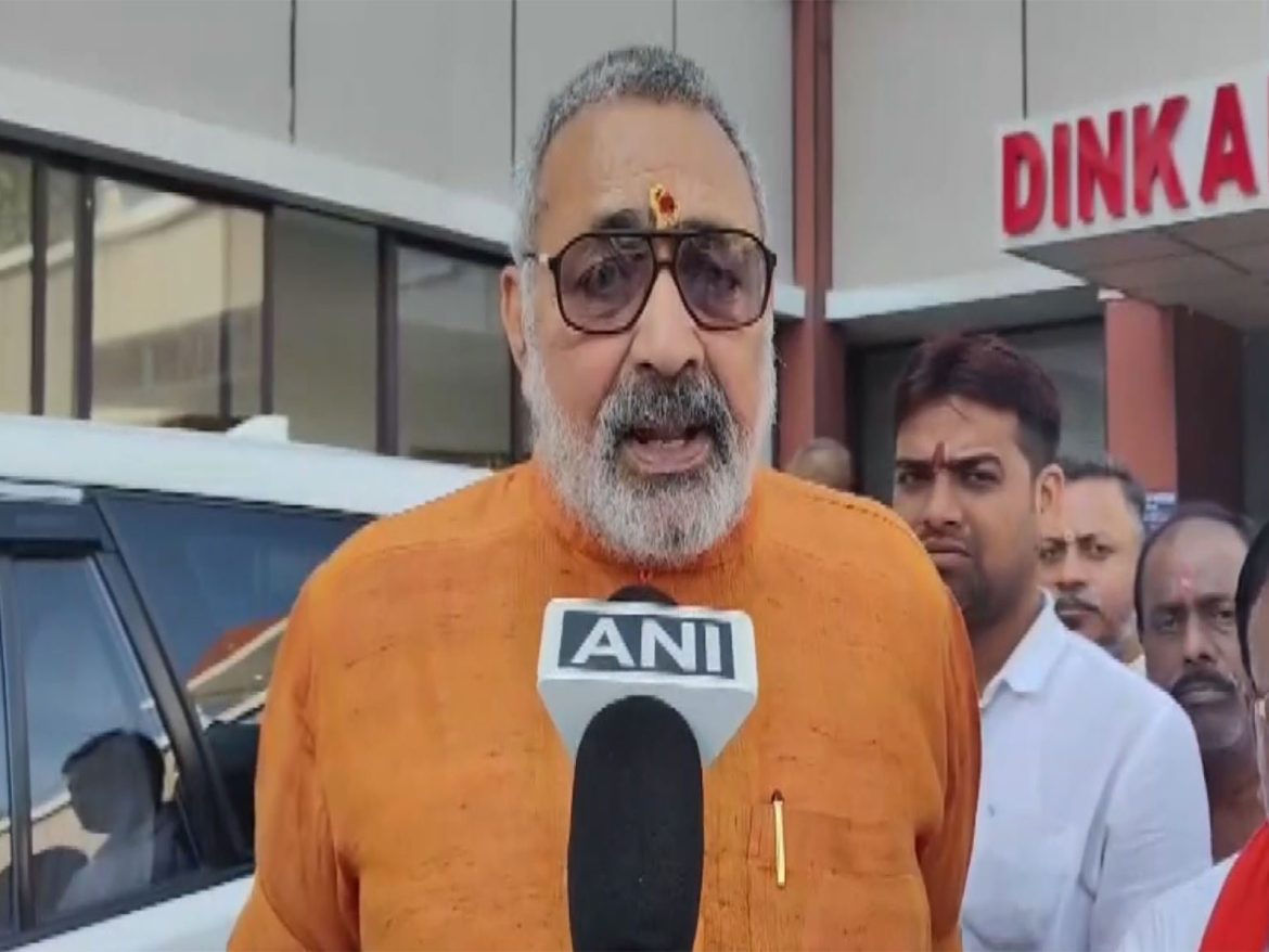 "He and Congress want civil war": Union Minister Giriraj Singh slams Asaduddin Owaisi