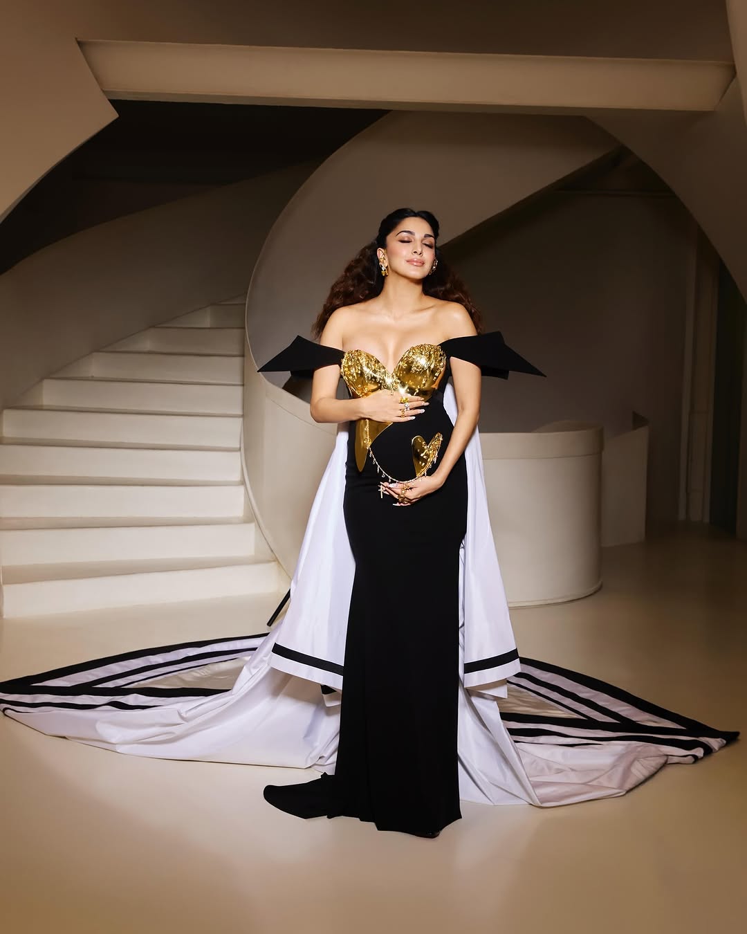 Kiara Advani with a glowing baby bump - Photo Gallery