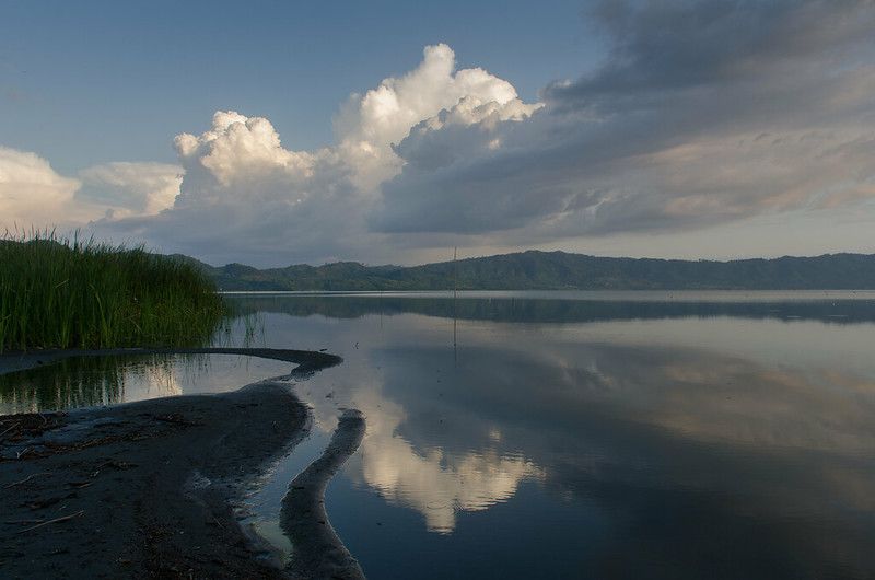 Color variation in Lake Bosumtwi - Photo Gallery