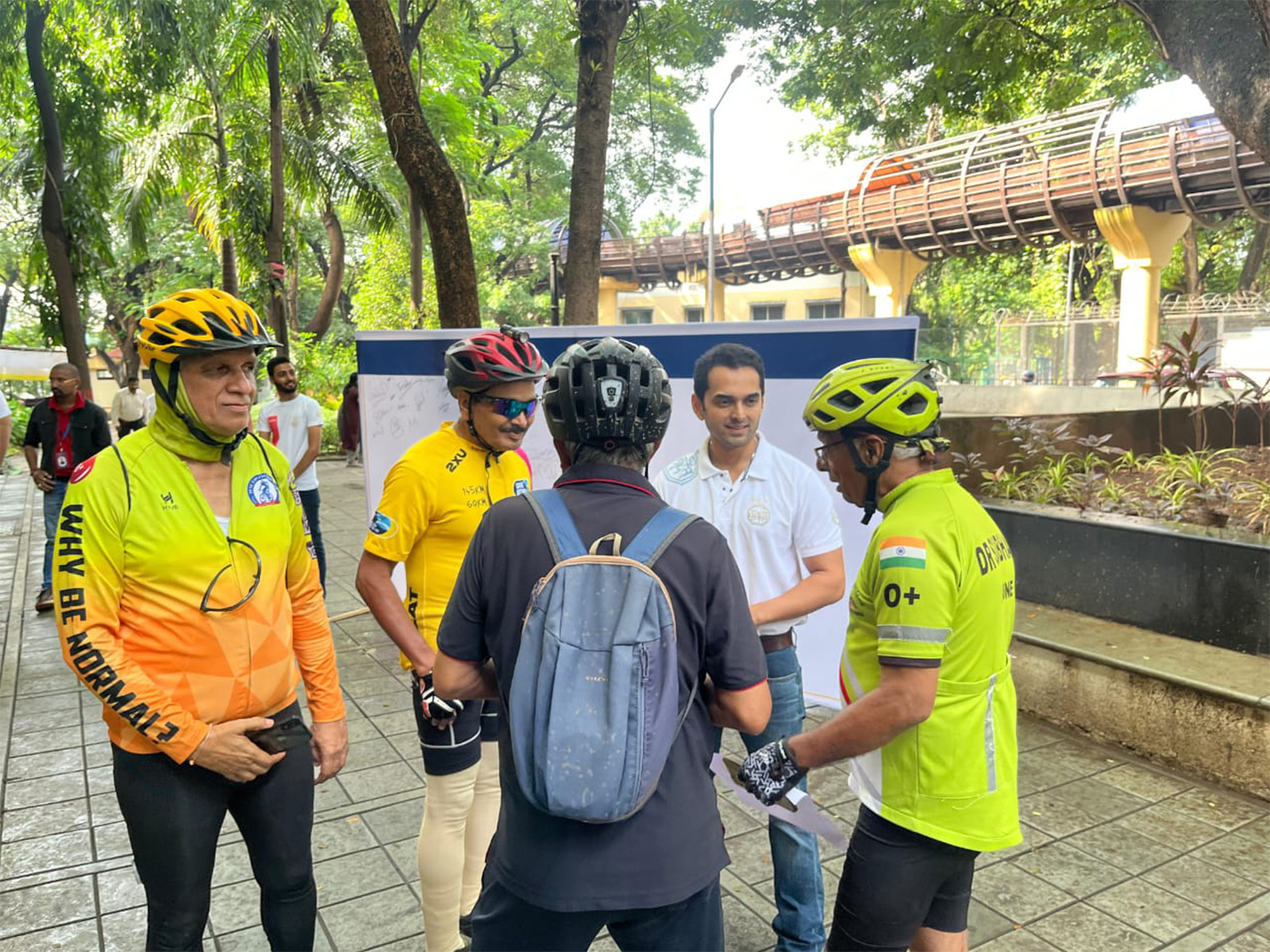 Signature campaign in Pune (Image source/ Kalaawant Trust)