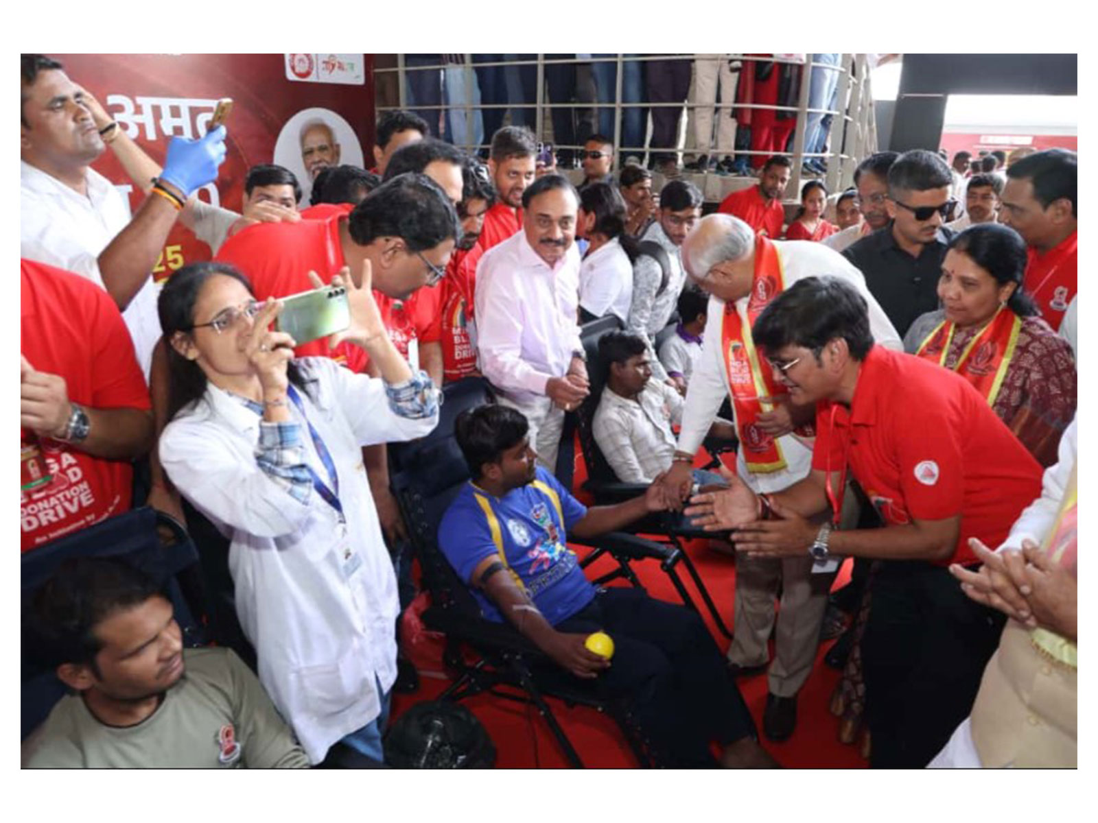 Gujarat Guv, CM visit Mega Blood Donation Camp in Ahmedabad on PM Modi's birthday