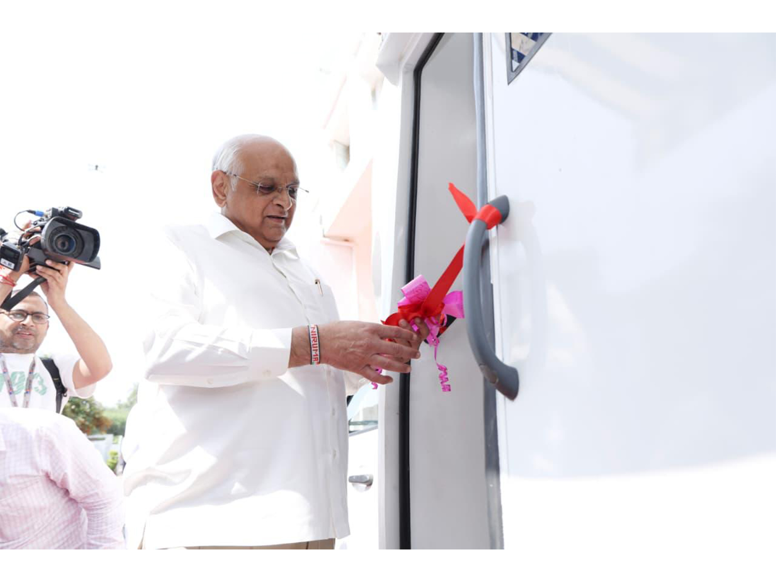 Gujarat: Mukhyamantri Paushtik Alpahar Yojana benefits over 40 lakh students from more than 32,200 primary schools