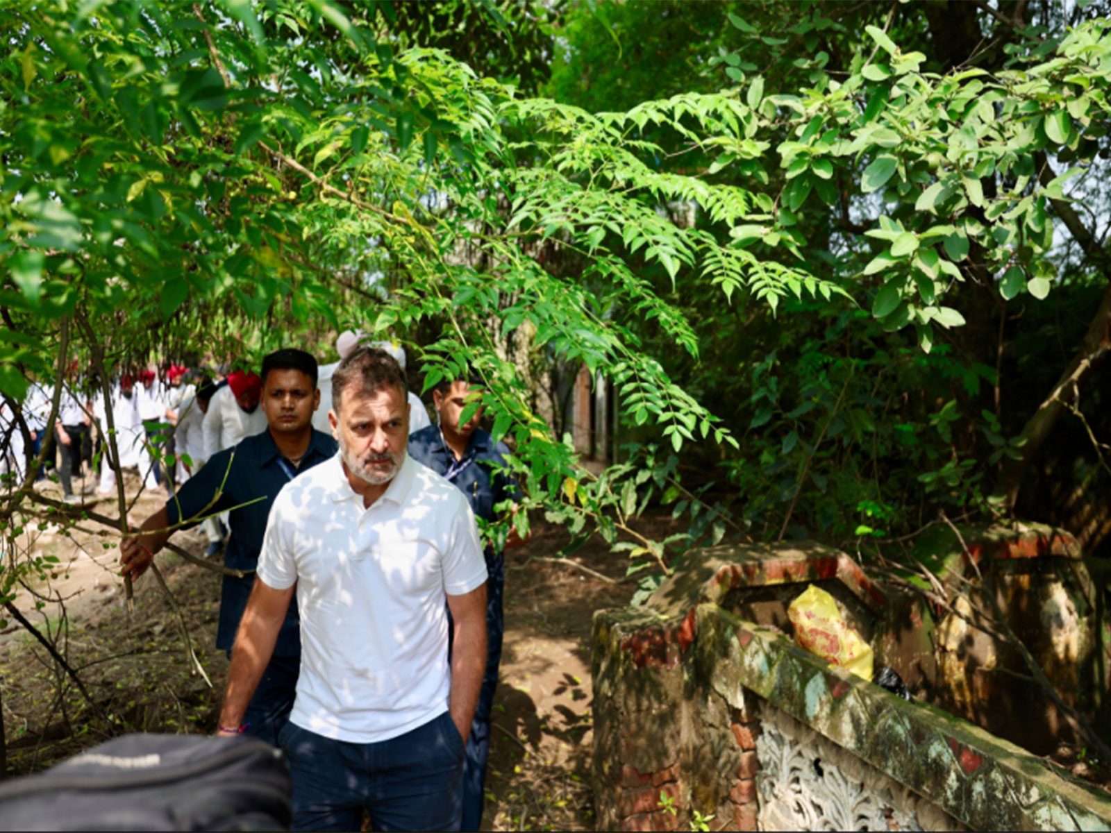 Rahul Gandhi visits flood-affected areas of Punjab, takes stock of relief efforts