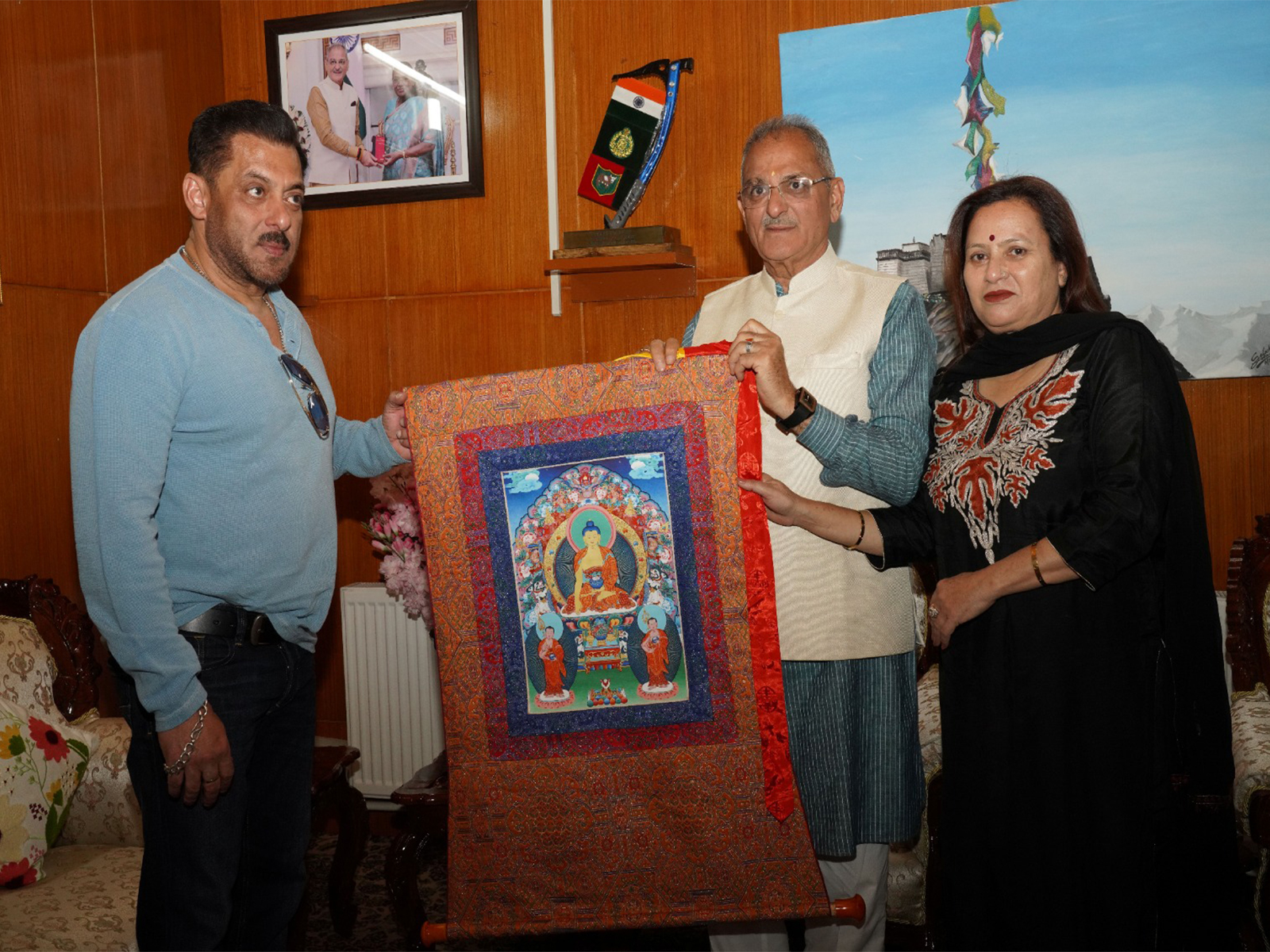 Salman Khan meets Lt. Governor Kavinder Gupta (Photo: X/@lg_ladakh)