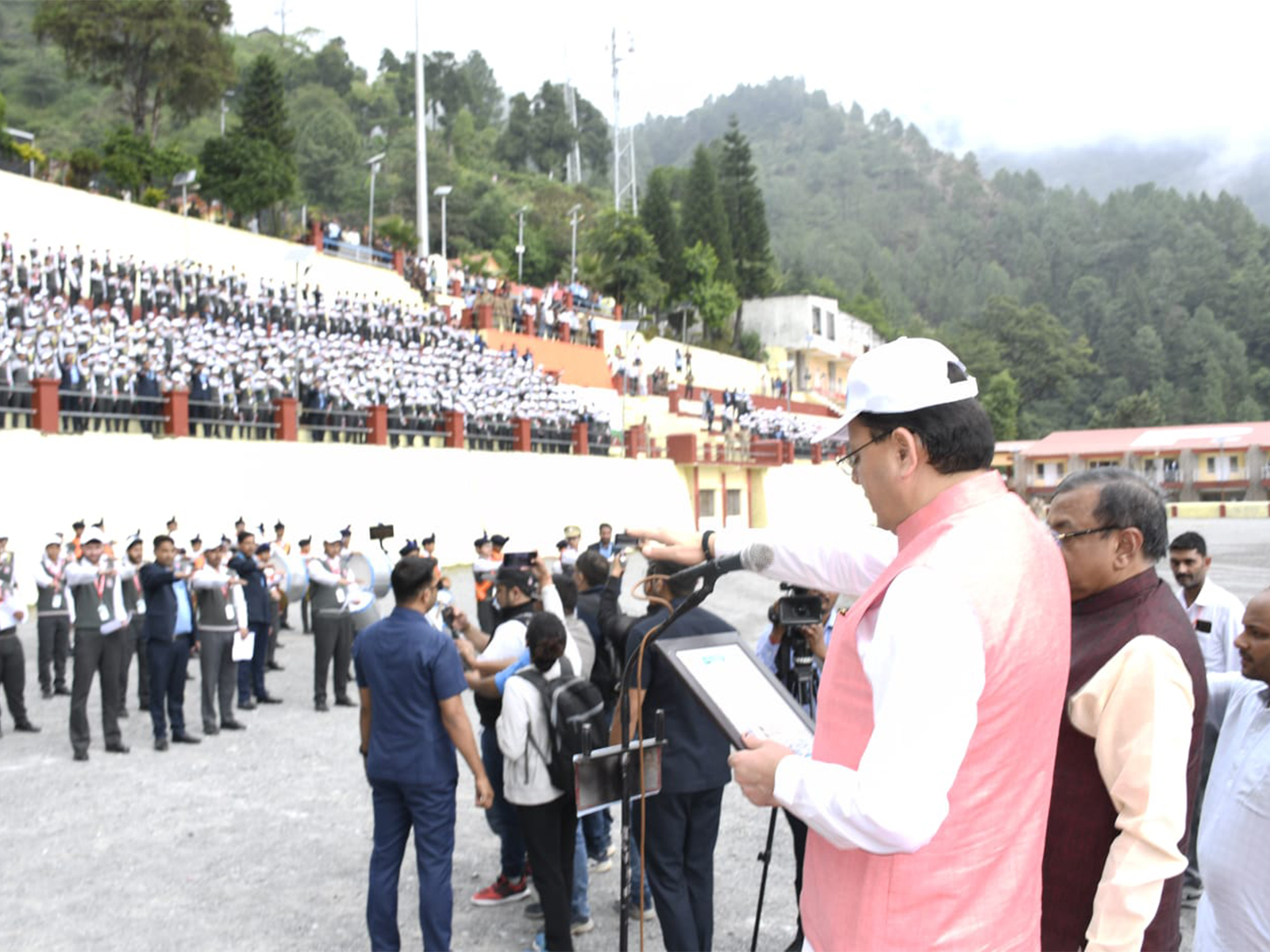 Uttarakhand CM participates in “Swachhata Hi Seva” programme in Nainital. (Photo/CMO)
