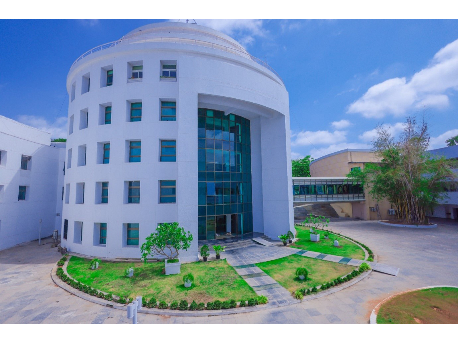 Whistling Woods Intl Partners with Greenlance Energy to Power Filmcity Campus with Solar, Aiming for Net-Zero Transition