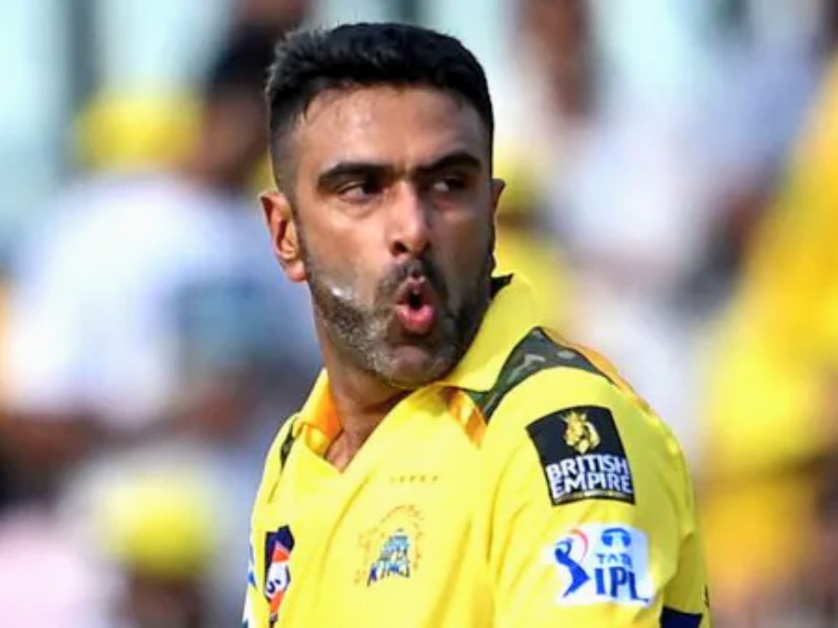 ‘A Yellow Jersey Guy’: AB de Villiers Hails Ashwin as True CSK Legend