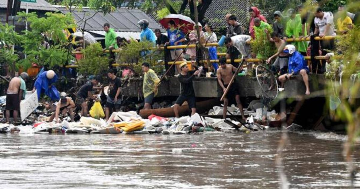 Bali Floods Kill 9, Leave Hundreds Stranded As Roads Collapse On Tourist Island