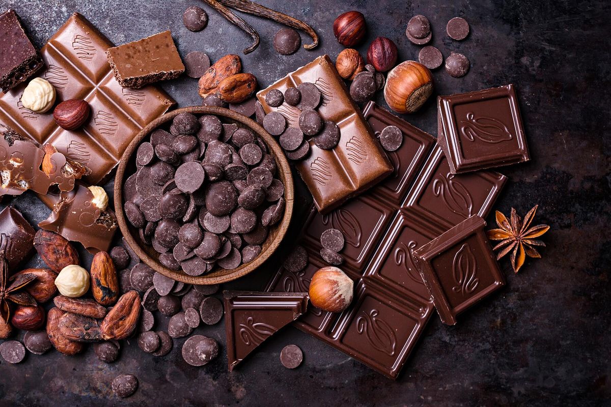 Cocoa pods hanging on trees in a lush Ghanaian farm. - Photo Gallery