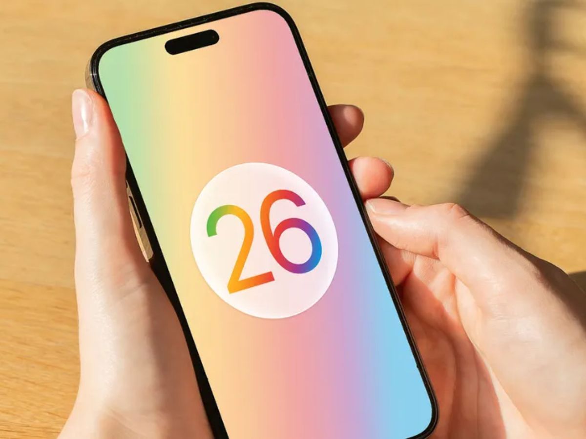 Struggling With iOS 26? Here’s What iPhone Users Need to Know | Battery Drain, Bugs, & More