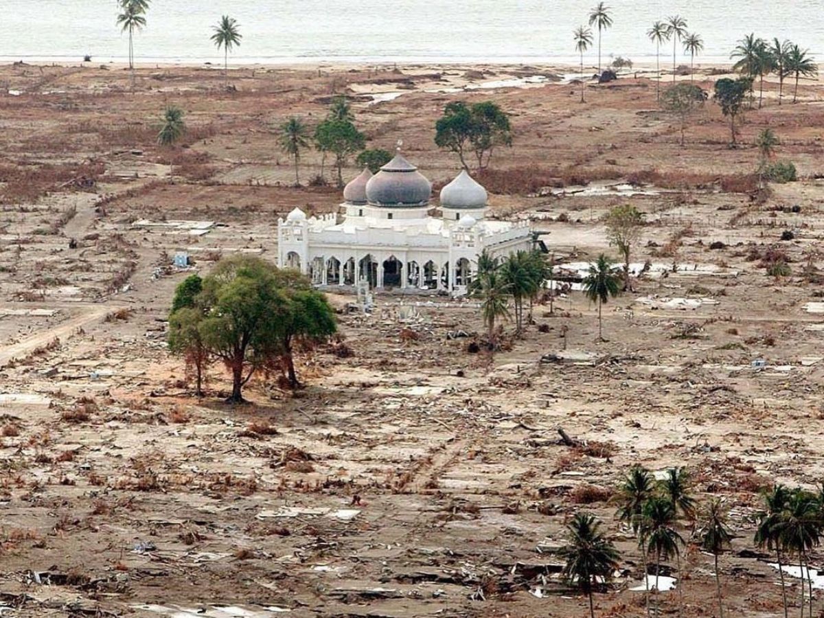 Earthquake in Indian Ocean caused tsunami - Photo Gallery