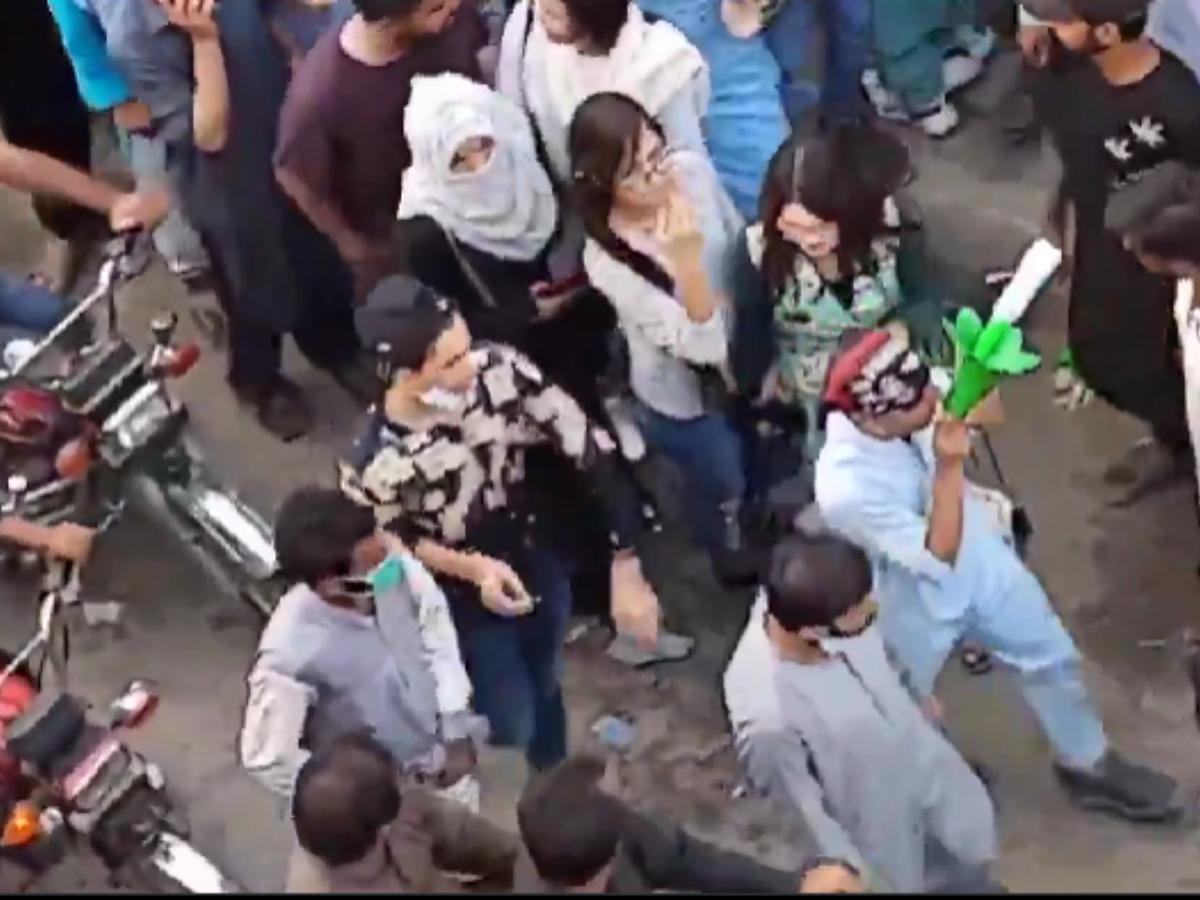 What is Taharrush? Disturbing Viral Video Shows Girls Surrounded in Marketplace, Raises Awareness on Taharrush | WATCH