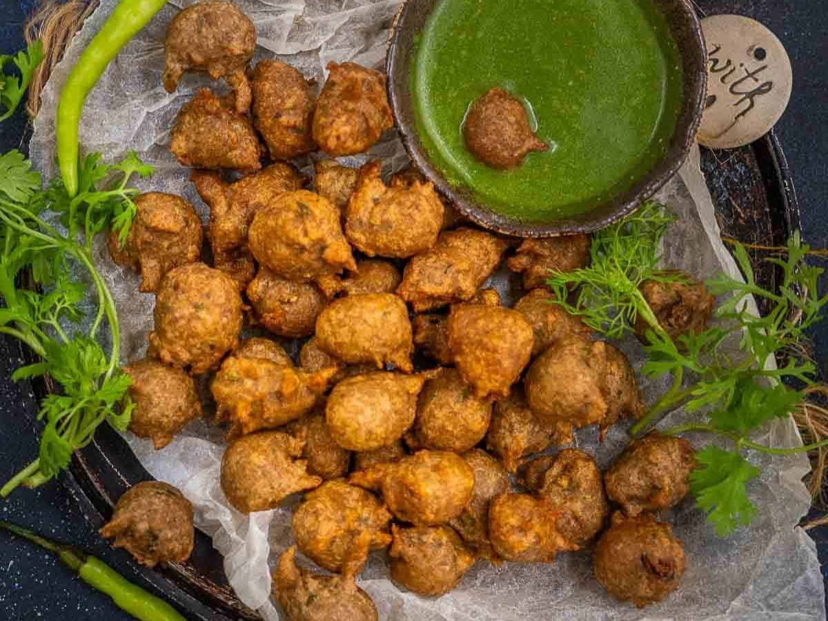 Singhare Ke Pakore - Photo Gallery