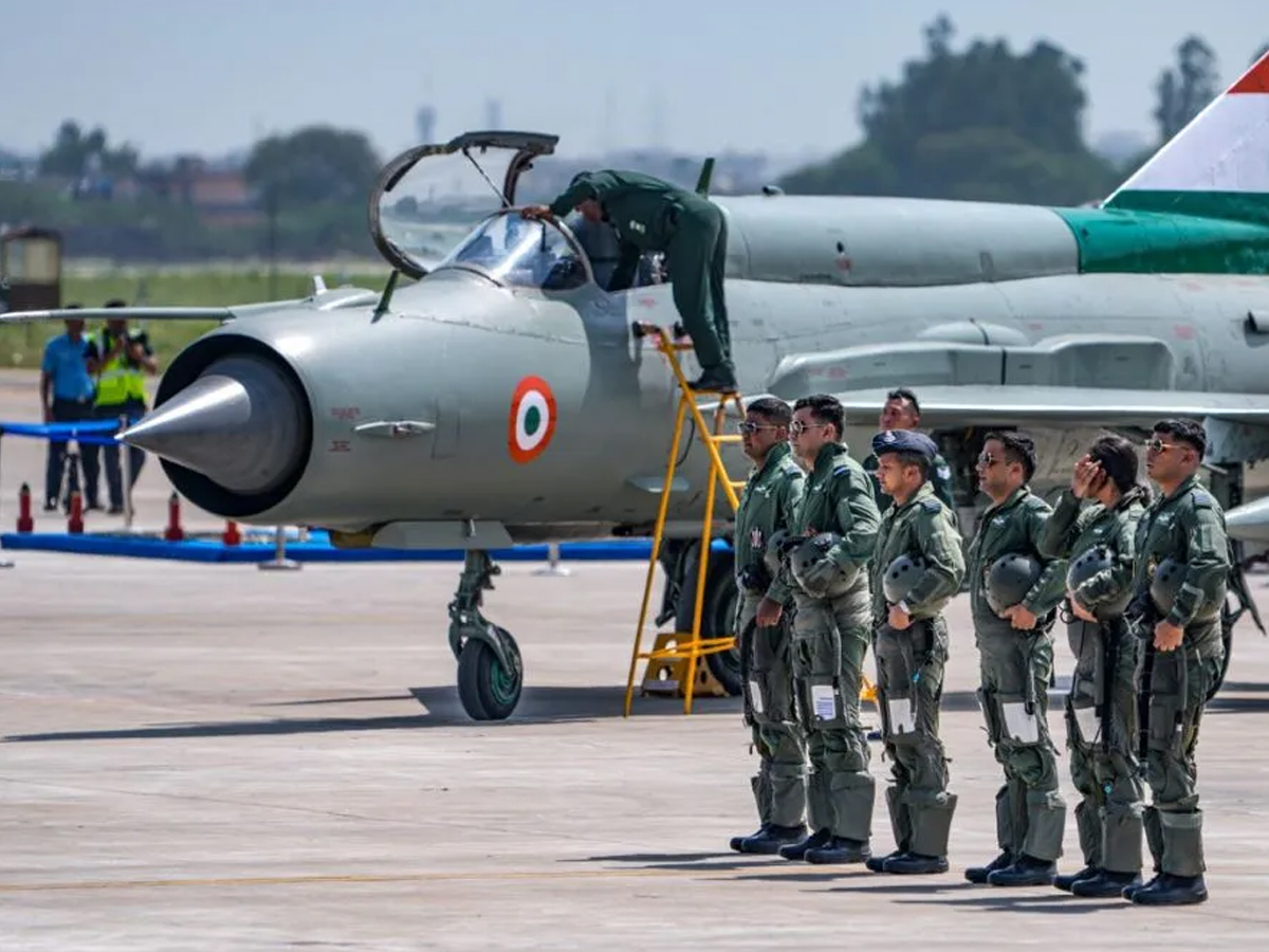 MiG-21 Fighter Jets Retire After 63 Years: Final Sortie Flown in Chandigarh | Watch