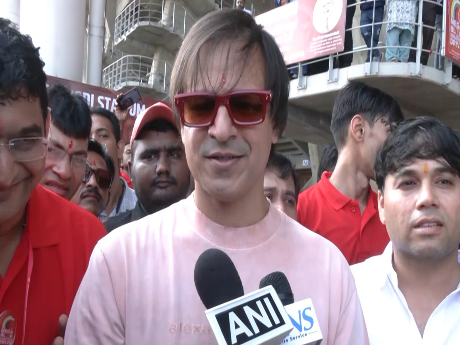"Let us take inspiration from him": Vivek Oberoi lends his support to mega blood donation camp in Ahmedabad on PM Modi's birthday