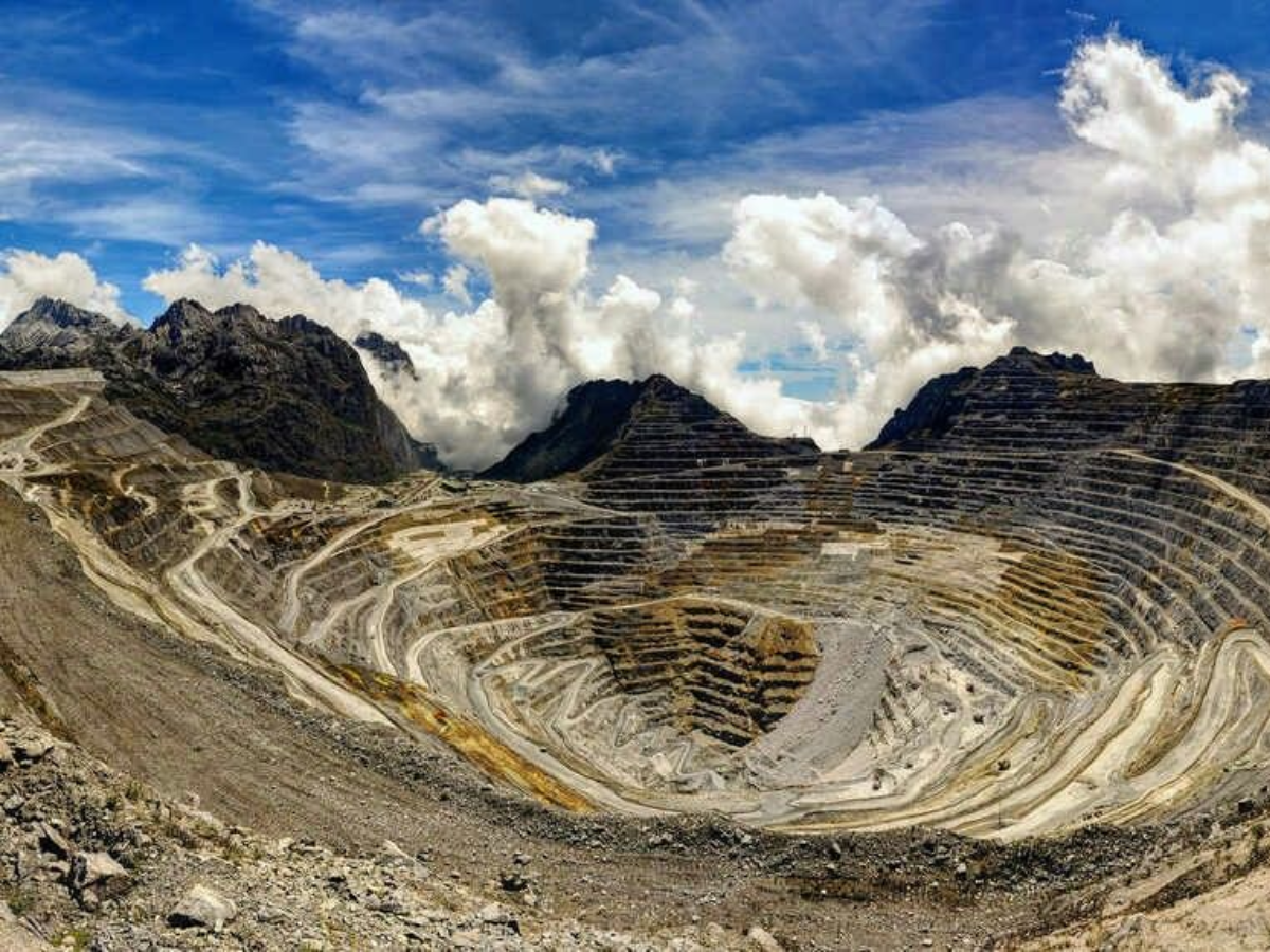 South Africa, historic diamond hub and global leader in mining. - Photo Gallery