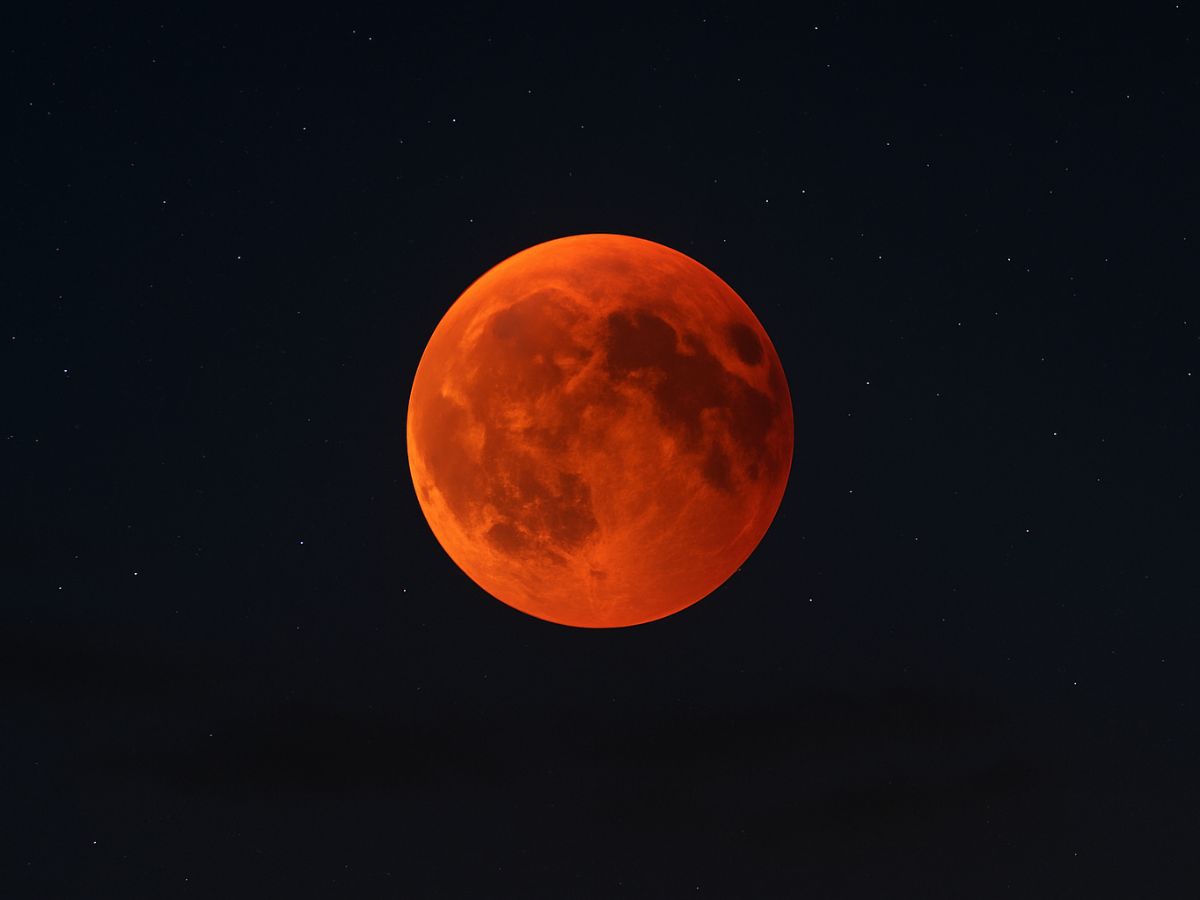Chandra Grahan 2025: The Do’s and Don’ts of Sutak Kaal During the Blood Moon Eclipse Tomorrow