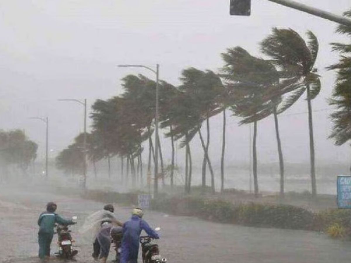Cyclone Montha: Heavy Rains Flood Telangana’s Mahabubabad, Trains Halted & Schools Closed