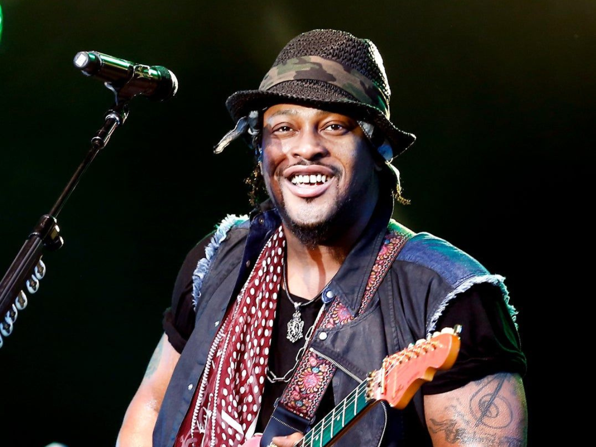 Grammy Winner D’Angelo Passes Away at 51 After Private Battle with Pancreatic Cancer | Net Worth & Career