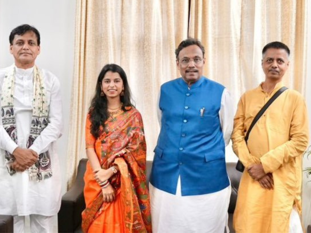 Folk Icon Maithili Thakur Poised to Enter Bihar Election Race from Alinagar Seat