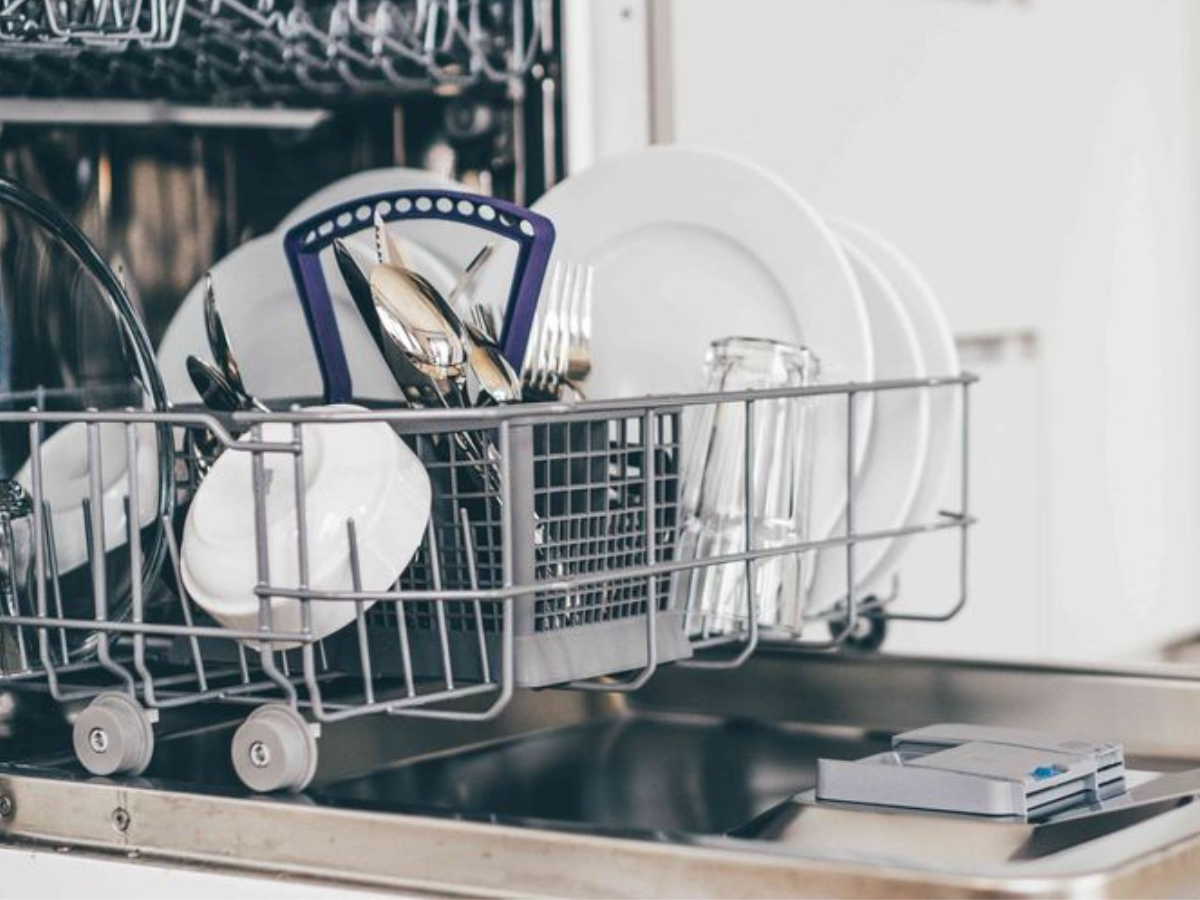 Avoid Using Damaged Utensils or Clothes - Photo Gallery