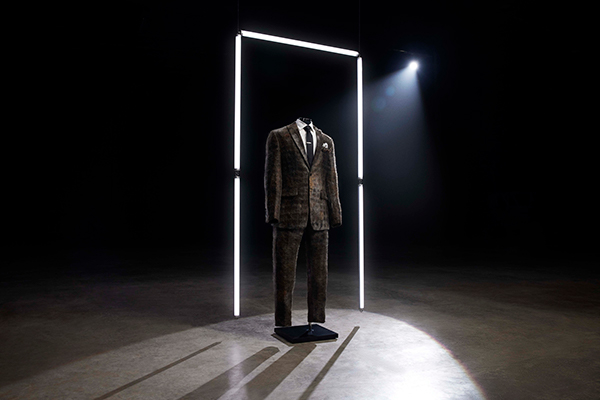 politix-mo-hair-suit-with-light-695394