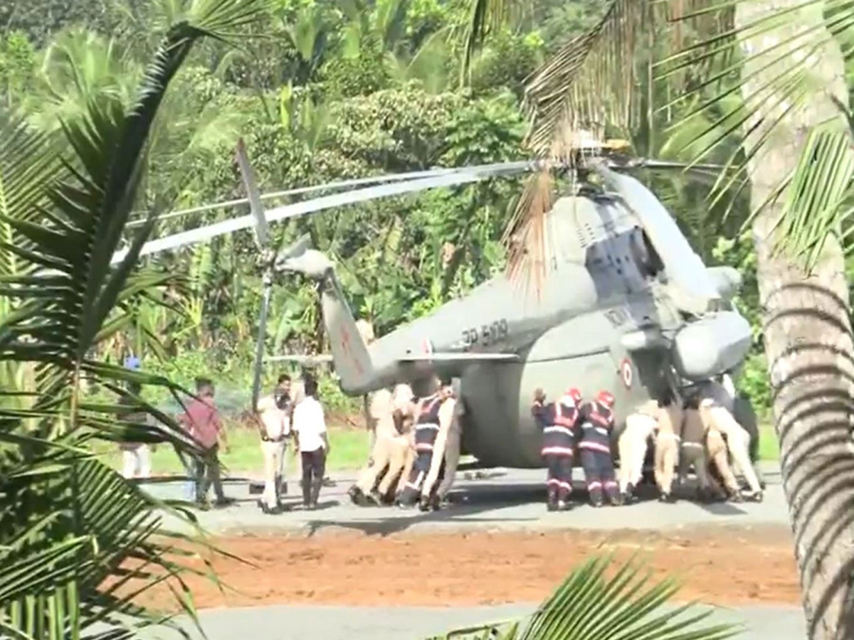 President Droupadi Murmu’s Helicopter Gets Stuck as Helipad Collapses in Kerala | Watch