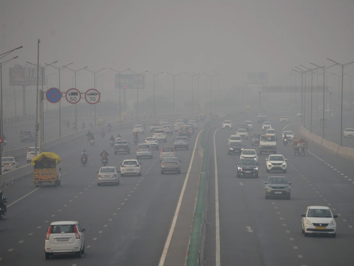 Delhi Lifts GRAP-3 Curbs: 50% WFH Rule Ends as Air Quality Shows Slight Improvement