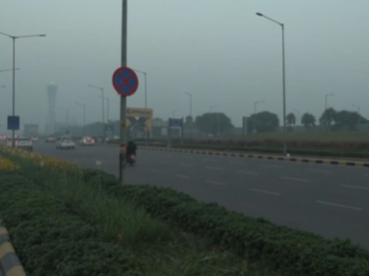 How Dangerous Is Delhi’s Air Right Now? Hospitals Report Alarming Spike in Illnesses