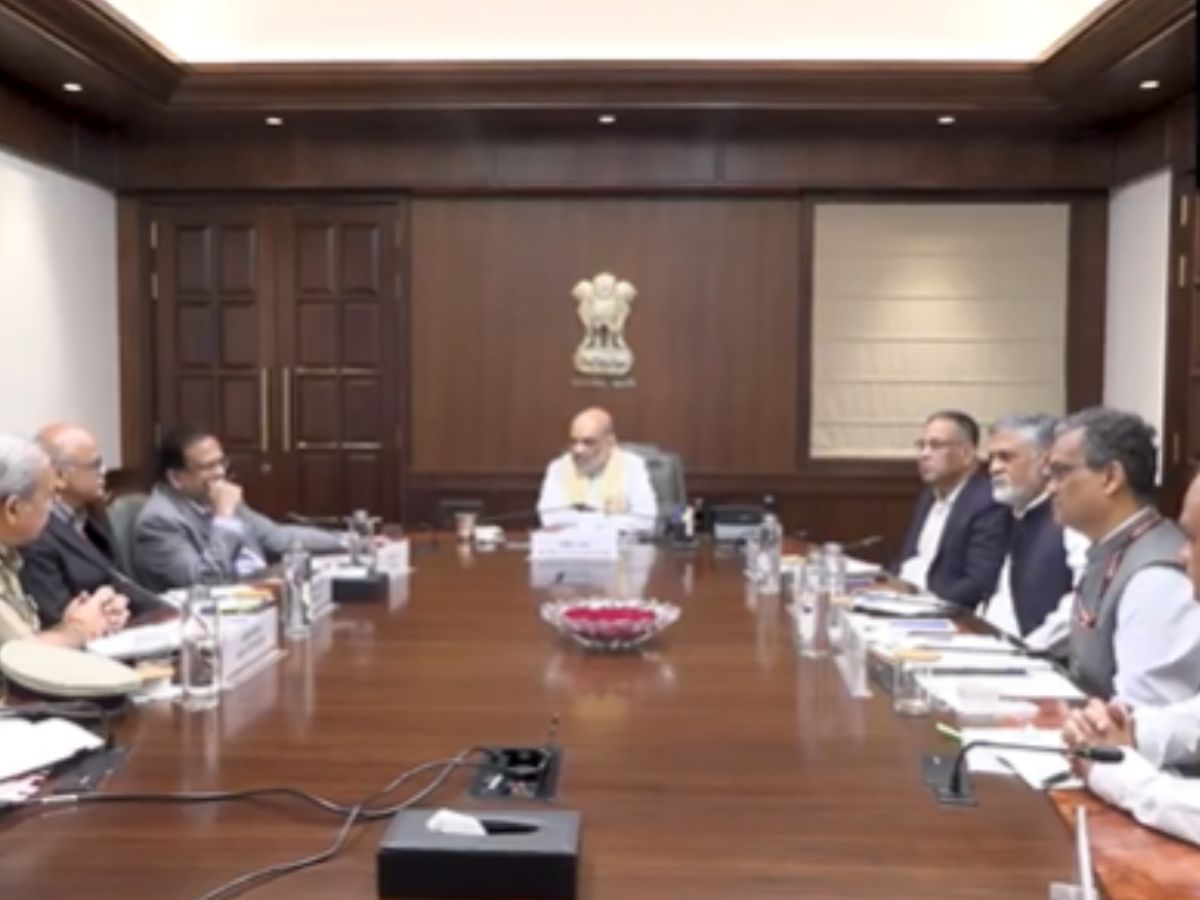 Delhi on High Alert: Amit Shah Chairs Emergency Meeting After Eight Killed in Car Explosion