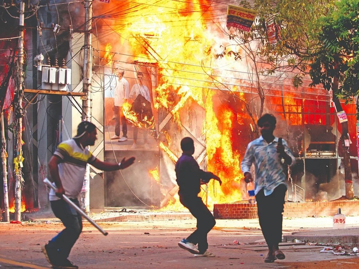 High Alert in Bangladesh After Series of Blasts and Arson in Dhaka | Fact Check