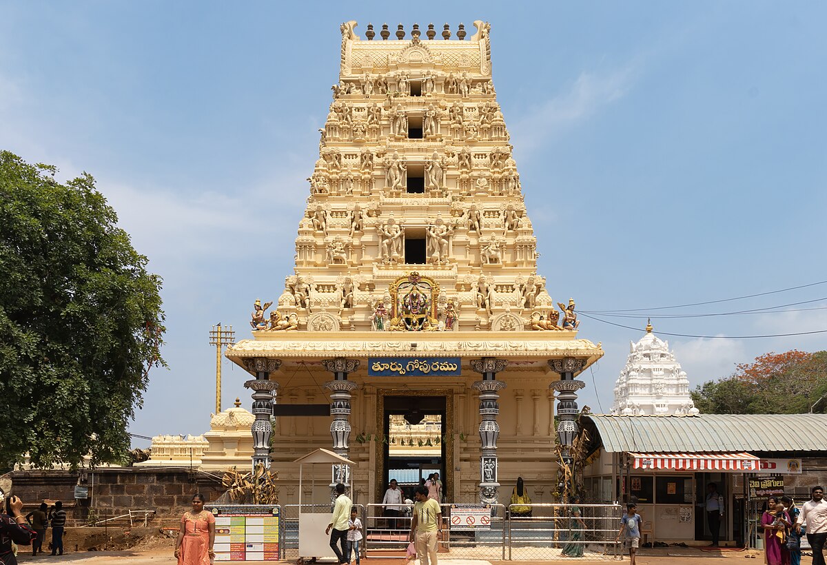 East_Gopuram_of_Dwaraka_Tirumala_Temple