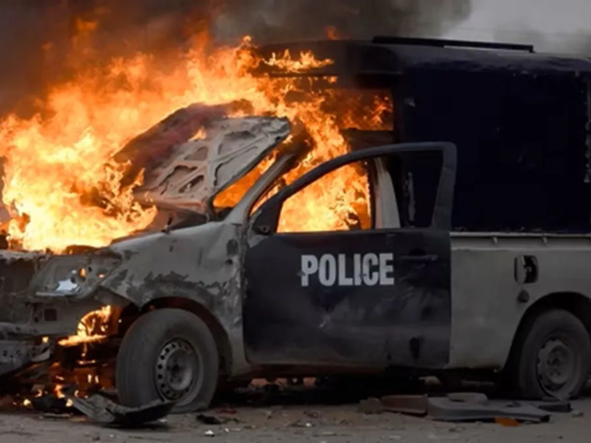 Massive Car Explosion Inside Judicial Complex in Pakistan After Delhi Red Fort Blast; 12 Injured, Probe Underway