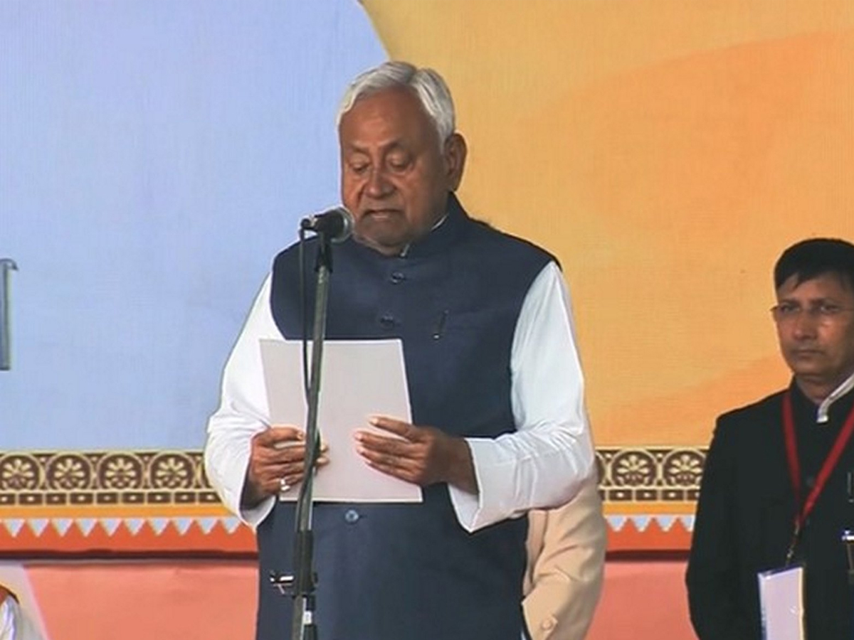Nitish Kumar Takes Oath as Bihar CM for Record 10th Time at Grand Gandhi Maidan Ceremony