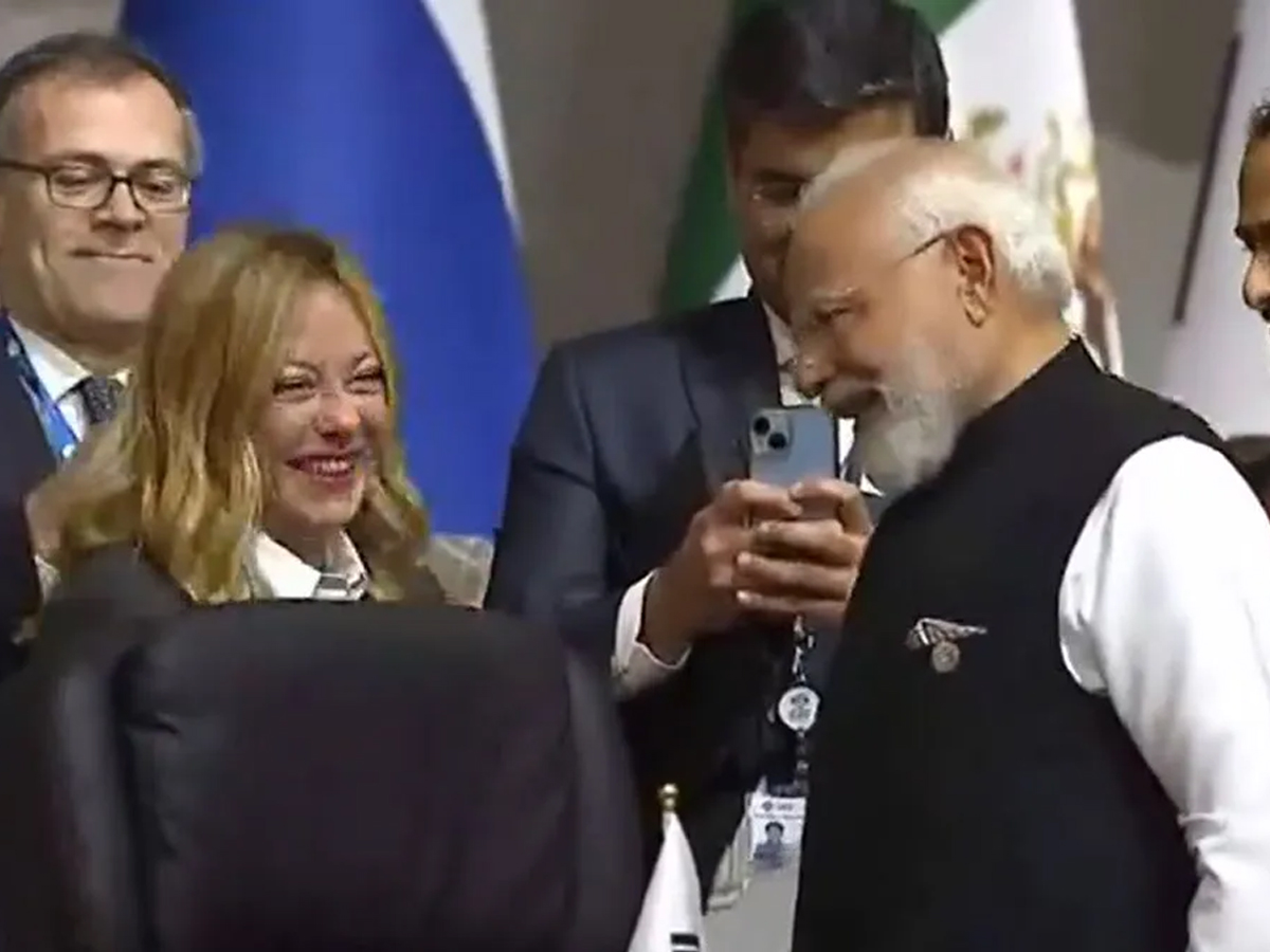 PM Modi and Giorgia Meloni Share Light Moment at G20 Johannesburg; Warm Greetings, Cultural Welcome Steal the Show | Watch