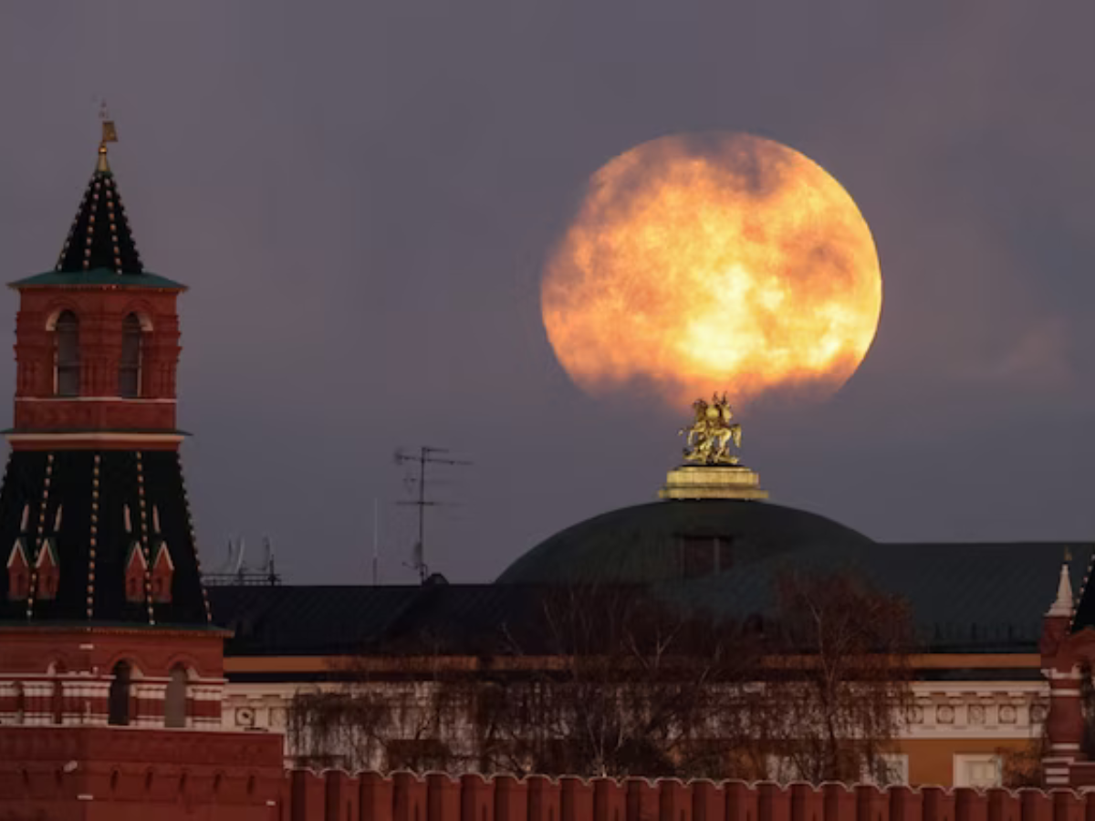 Why the Moon Seems Huge: The Science of the Moon Illusion