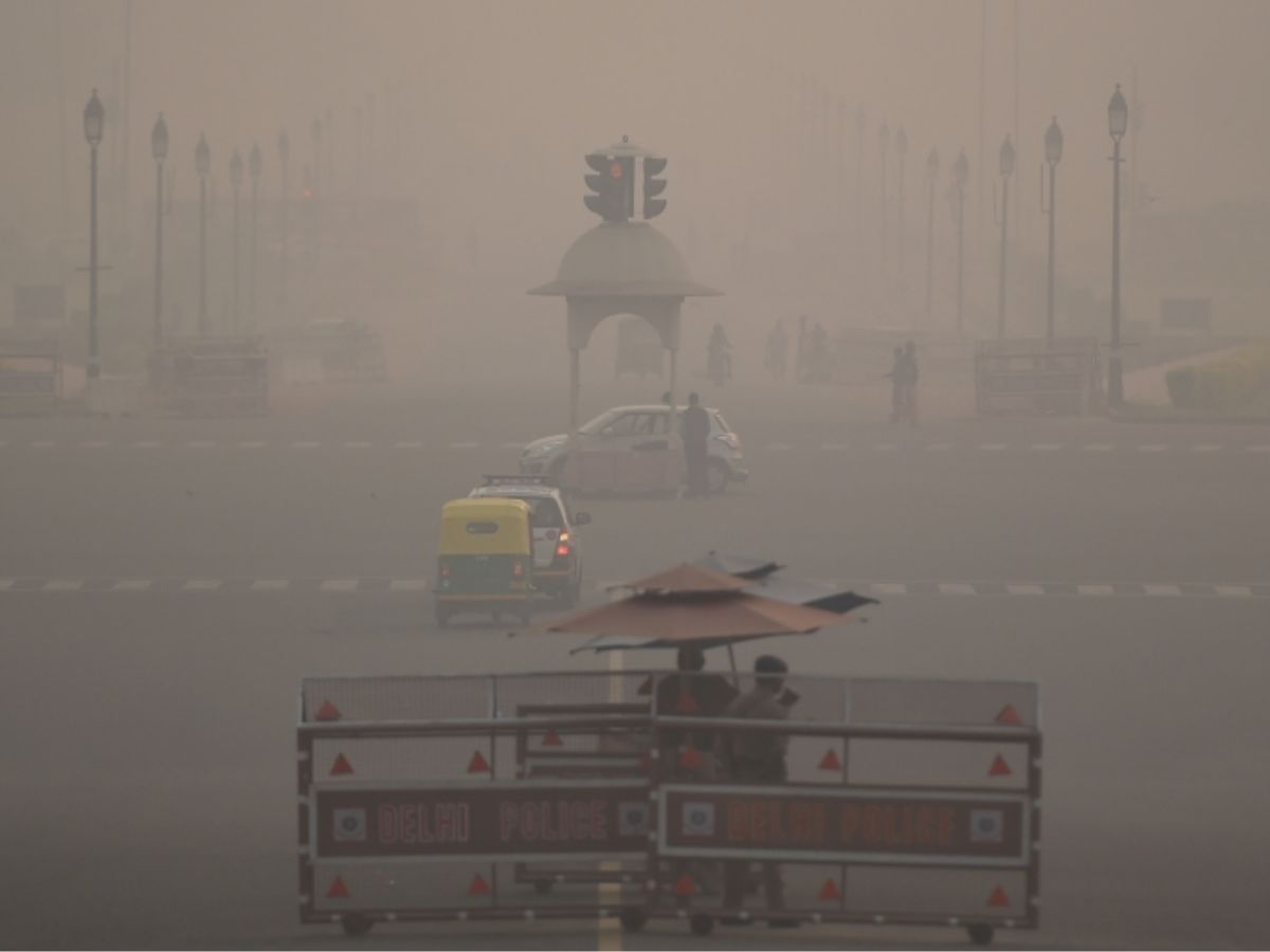 Delhi AQI 337: Toxic Haze Persists as 13-Day Smog Streak Sparks Fresh Health Concerns Across NCR