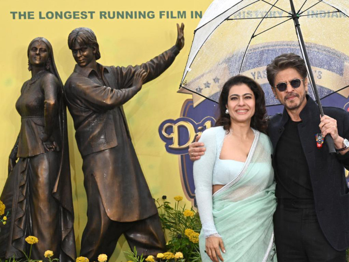 30 Years of DDLJ: Shah Rukh & Kajol Celebrate With Iconic Statue Tribute in London - Photo Gallery