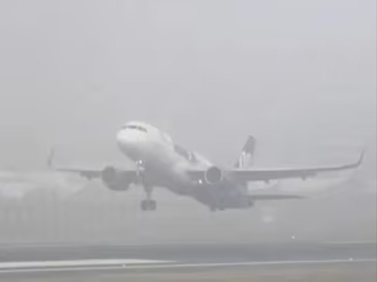 Delhi Airport Hit by Dense Fog: 228 Flights Cancelled & Five Diverted as Visibility Drops at Indira Gandhi Airport