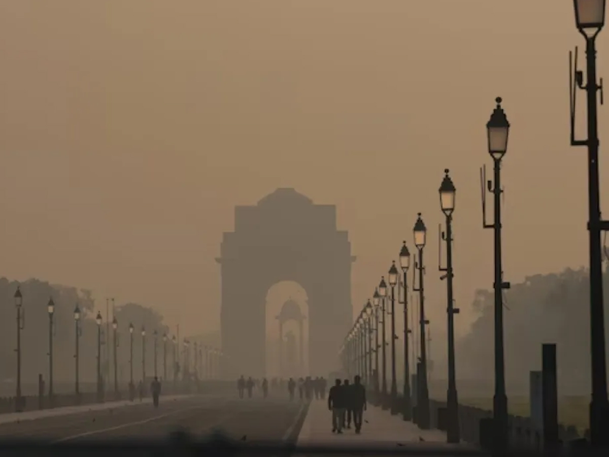 Delhi Wakes Up to Dense Smog as Air Quality Remains in ‘Severe’ Category, AQI Nears Maximum Limit Across City