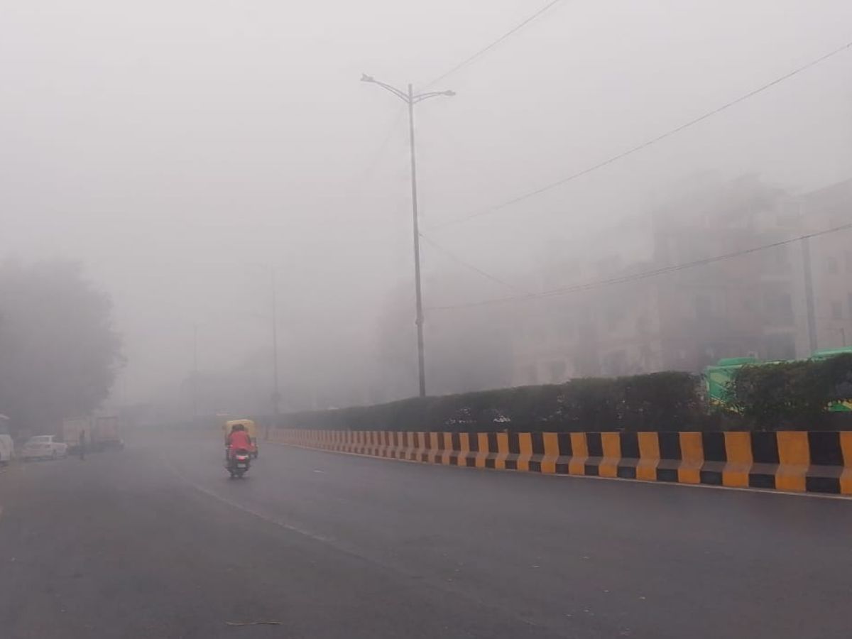 Delhi Pollution Alert: What Residents Need to Know About Hazardous Air & Fog? 177 Flights Cancelled, AQI Nears 400