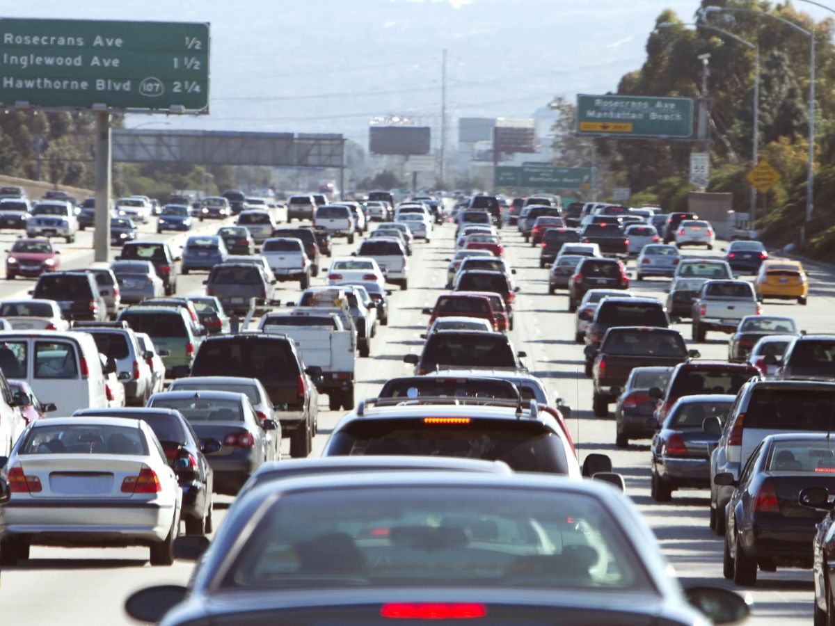 Day One of Delhi’s ‘No PUC, No Fuel’ Rule Sees Strict Checks at Fuel Stations