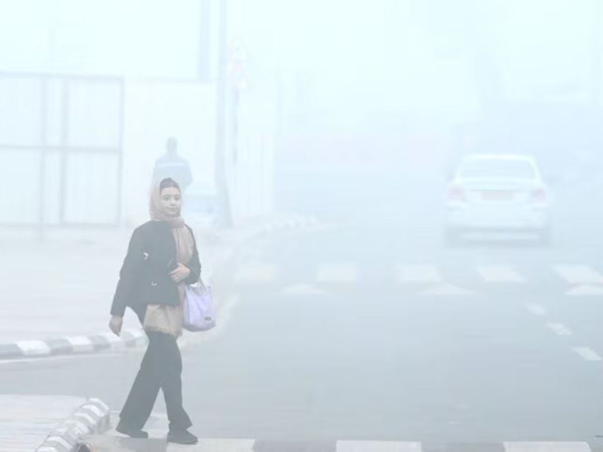 Delhi Records First Cold Day of Season at 8°C, Dense Fog & Toxic Air Grip City; IMD Issues Alert