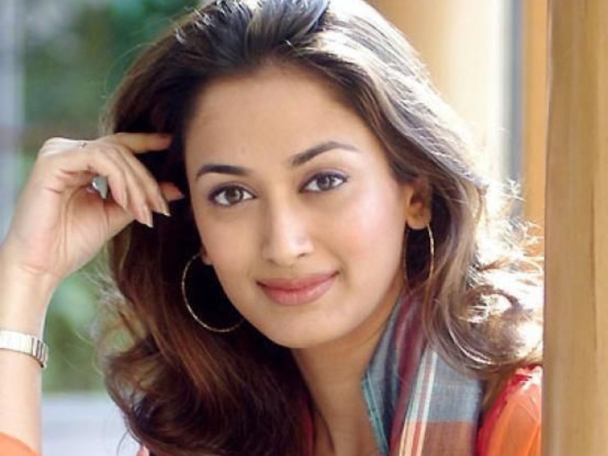 Who is Gayatri Joshi? Age, Education, Pageant Titleholder, Movies & Net Worth in Rupees